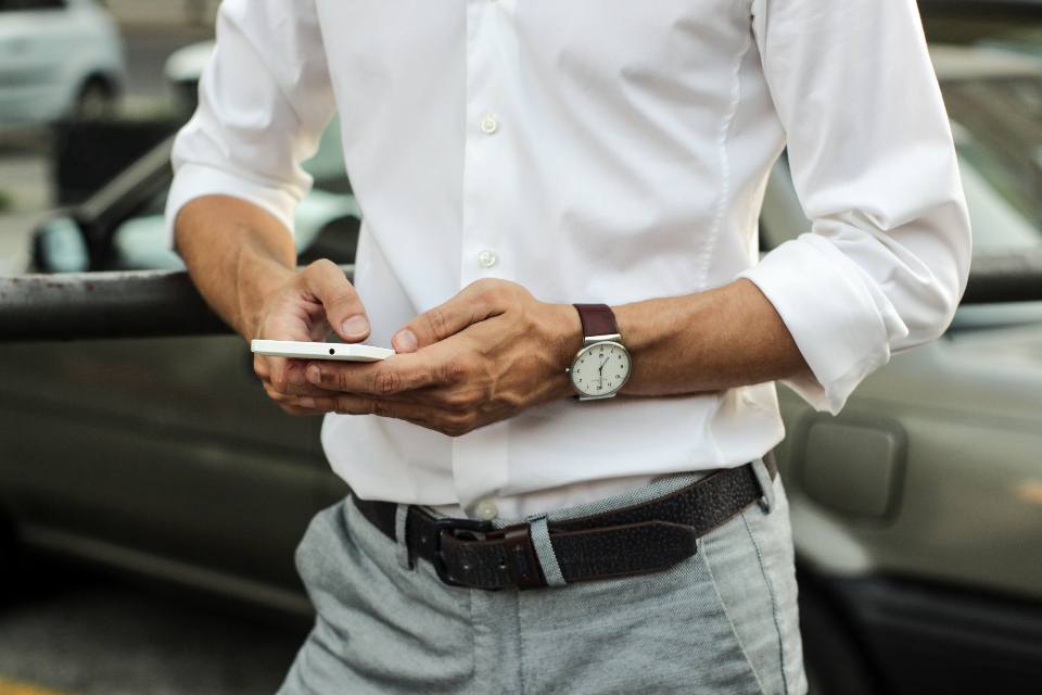 Professional die belt met een smartphone