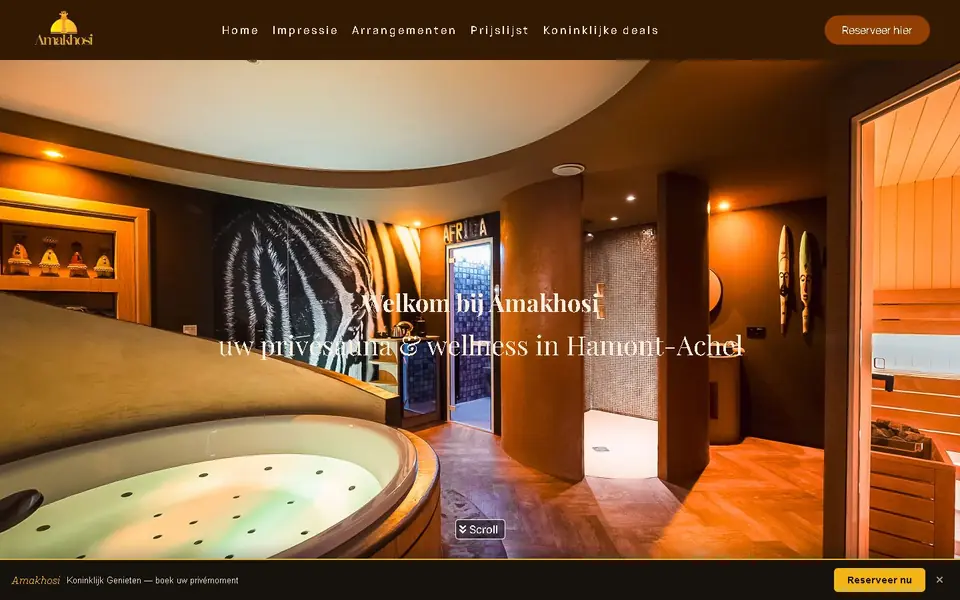 Startpagina van amakhosi.be op een computer: een wellnessruimte met bubbelbad, de titel Welkom bij Amakhosi en de knop Reserveer hier.